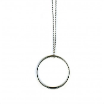 The large 3 cm ring on chain