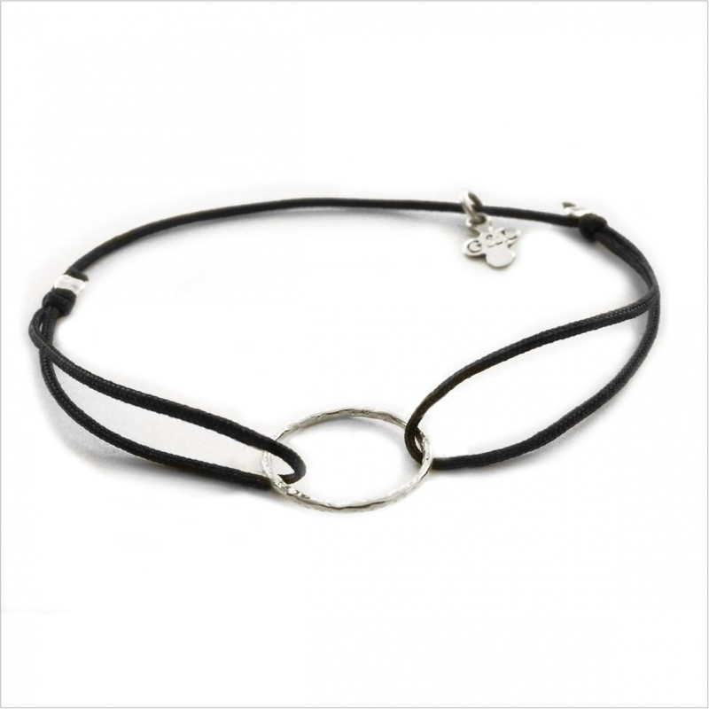 Bracelet anneau martelé 15 mm en argent sur lien soyeux ajustable - Bijoux fins et tendances