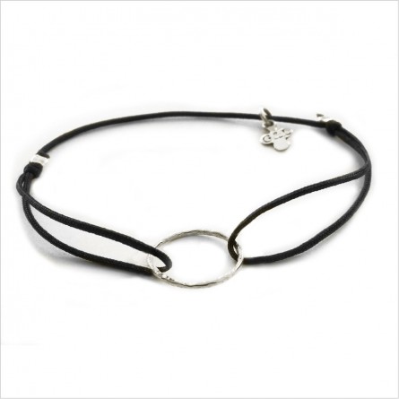 Bracelet anneau martelé 15 mm en argent sur lien soyeux ajustable - Bijoux fins et tendances