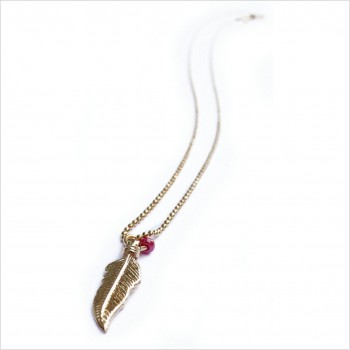 Collier mini plume perlée rouge sur chaine en plaqué or - Bijoux modernes - Gag et Lou - bijoux fantaisie