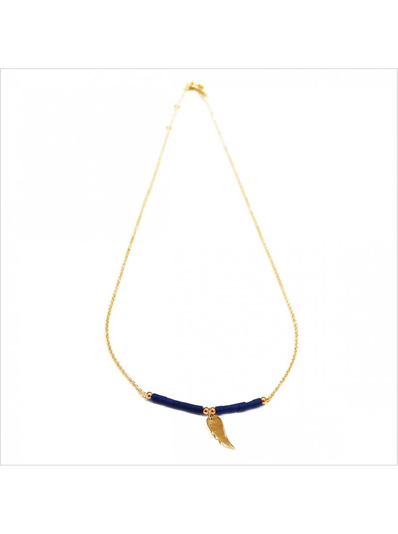 Collier Goa aile d'ange pendante avec perles tubes bleue sur chaine plaqué or - Bijoux modernes - Gag et Lou - bijoux fantaisie