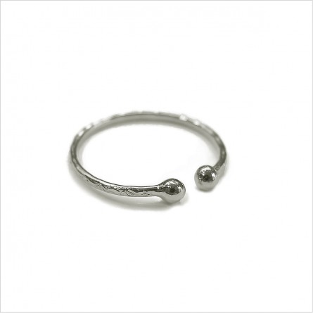 The hammered ball ring