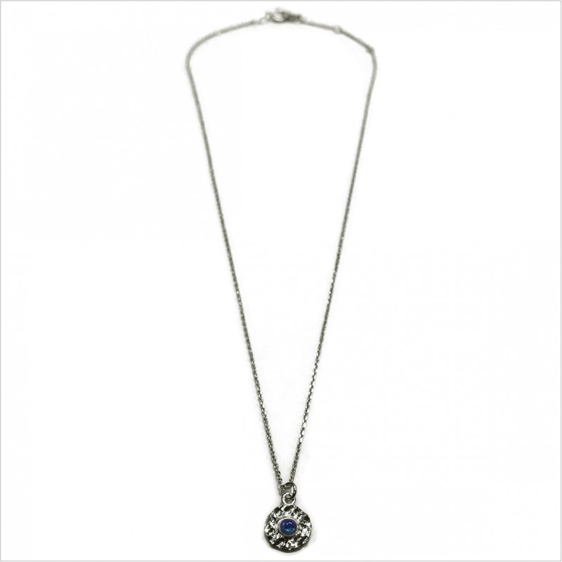Collier sur chaine en argent médaille martelée pierre bleue saphir - Bijoux fins de créateur