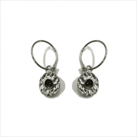 Boucles d'oreilles créoles en argent médaille ronde martelée pierre noir au centre - bijoux fins et intemporels