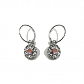 Boucles d'oreilles créoles en argent médaille ronde martelée pierre rose au centre - bijoux fins et intemporels