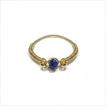 Bagues fil d'or en plaqué or surmontée d'une pierre fine lapis lazuli bleue - Bijoux fins de créateur