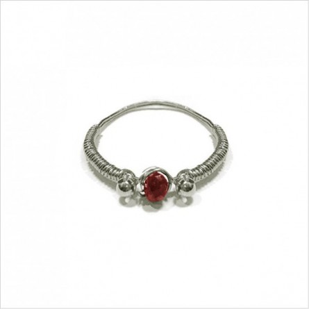 Bagues fil d'argent en argent surmontée d'une pierre fine grenat rouge - Bijoux fins de créateur