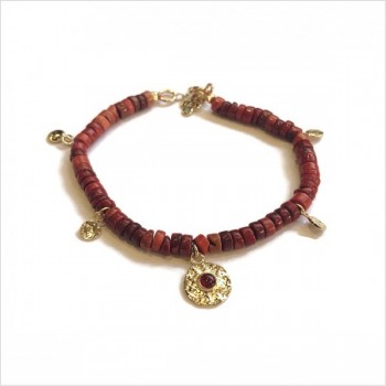 Bracelet ethnique perles corail assortis médaille martelée plaqué or - Bijoux originaux ethniques