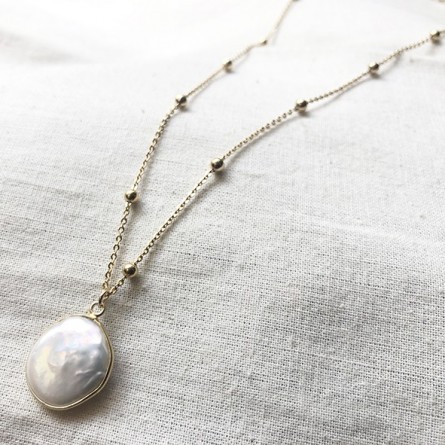 Collier pendentif perle d'eau douce sertie nacrée  plaqué or - Bijoux fins et modernes