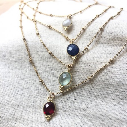 Collier sur chaîne perlée plaqué or médaille sertie colorée - Bijoux fins et fantaisies tendances