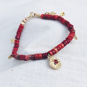 Bracelet ethnique perles corail assortis médaille martelée plaqué or - Bijoux originaux ethniques