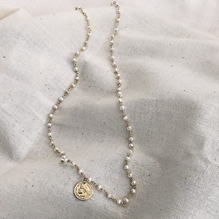 Collier plaqué or sur chaine en perle d'eau douce et pièce de monnaie - Bijoux fins et fantaisies tendances