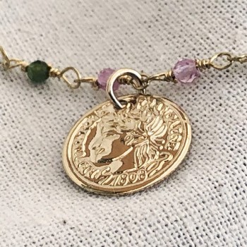 Bracelet chaine plaqué or pierre tourmaline multicolore médaille pièce de monnaie - Bijoux fins et tendances