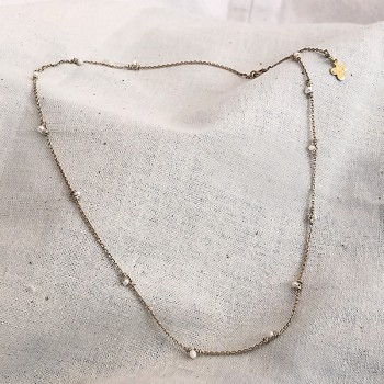 Collier sur chaine en plaqué or orné de minis perles d'eau douce - Bijoux fins et tendances