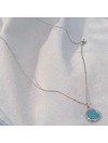 Collier sur chaine médaille pierre sertie de couleur turquoise sur chaine plaqué or - Bijoux fins et modernes