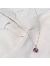 Collier sur chaine médaille pierre sertie de couleur violette sur chaine plaqué or - Bijoux fins et modernes