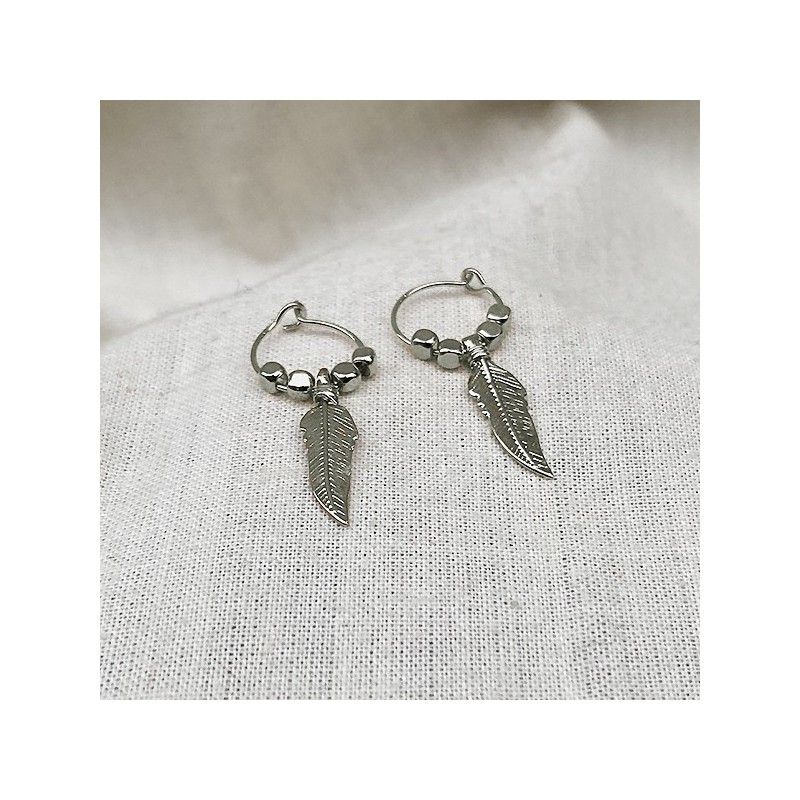 Créoles en argent avec perles facettées pendentif plume - Bijoux fins et fantaisies