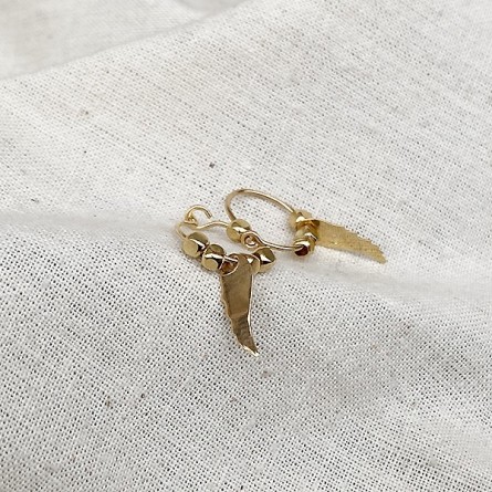 Créoles en plaqué or avec perles facettées pendentif aile d'ange - Bijoux fins et fantaisies