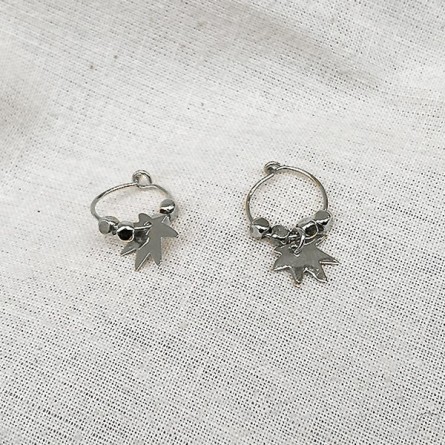 Créoles en argent avec perles facettées pendentif feuille - Bijoux modernes