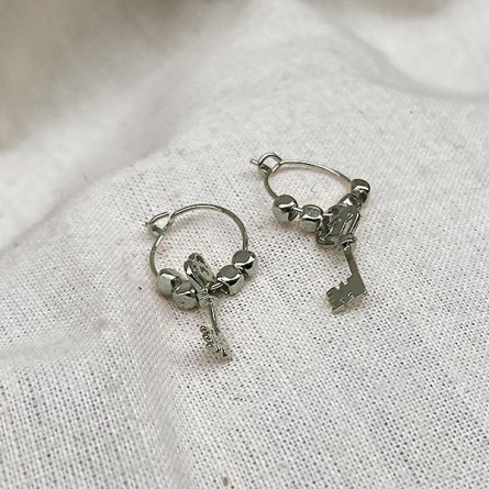 Créoles en argent avec perles facettées pendentif clef - Bijoux fins et fantaisies