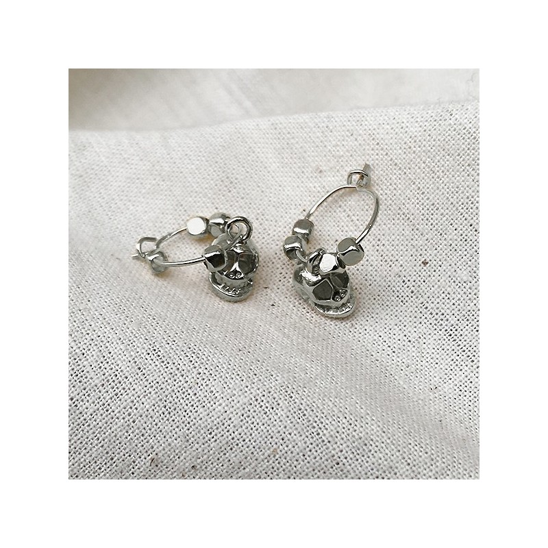 Créoles en argent avec perles facettées pendentif tête de mort - Bijoux fins et fantaisies