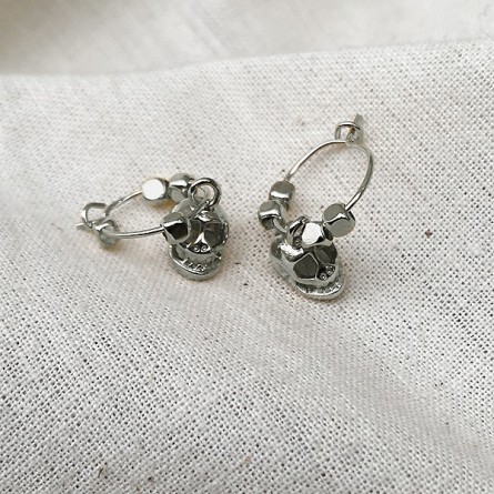 Créoles en argent avec perles facettées pendentif tête de mort - Bijoux fins et fantaisies