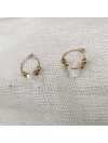 Créoles en plaqué or avec perles facettées pendentif camélia nacré - Bijoux fins et fantaisies