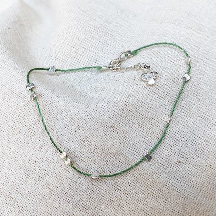 Bracelet fil de soie céladon et perles en argent - Bijoux fins et originaux