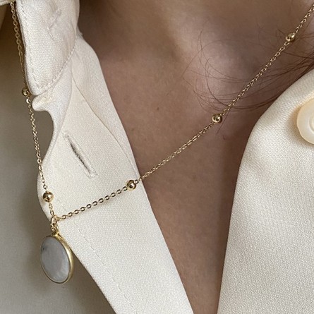 Collier pendentif perle d'eau douce sertie nacrée  plaqué or - Bijoux fins et modernes