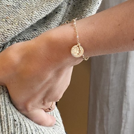 Bracelet chaine plaqué or pierre quartz rose médaille pièce de monnaie - Bijoux fins et tendances