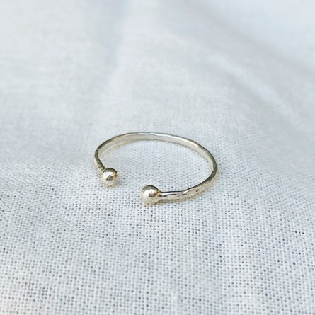 Bague martelée deux boules extrémité ajustable en argent - Bijoux fins et intemporels
