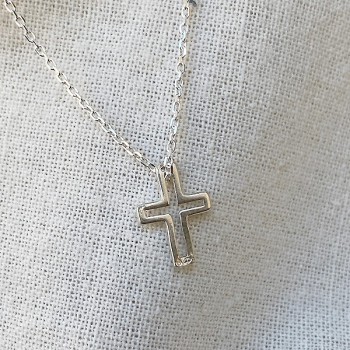 Collier croix évidée sur chaine en argent - bijoux fins et fantaisies