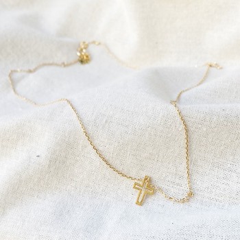 Collier croix évidée sur chaine en plaqué or - bijoux fins et fantaisies