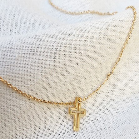 Collier croix évidée sur chaine en plaqué or - bijoux fins et fantaisies