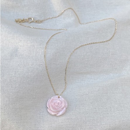 Collier sur chaine plaqué or pendentif grande rose nacrée - Bijoux fins et modernes