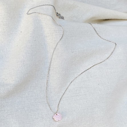 Collier chaine en argent médaille petite rose nacrée - Bijoux fins intemporels