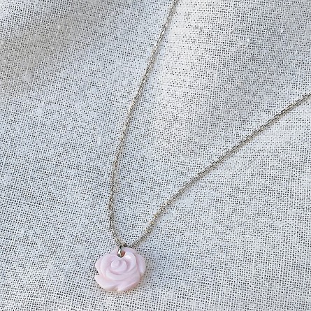 Collier chaine en argent médaille petite rose nacrée - Bijoux fins intemporels