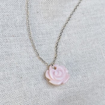 Collier chaine en argent médaille petite rose nacrée - Bijoux fins intemporels