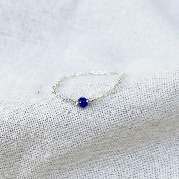Bague fine sur chaîne en argent avec pierre fine en Lapis lazulli bleue - Bijoux fins et intemporels