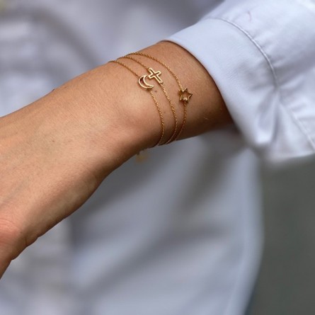 bracelet lune évidée sur chaine en plaqué or - bijoux fins et fantaisies