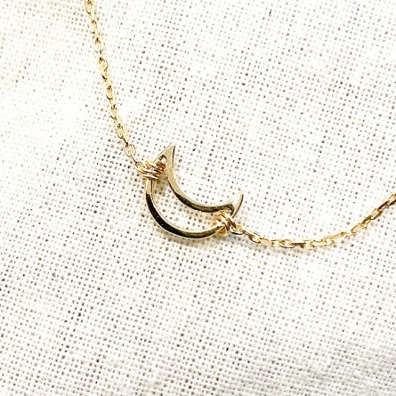 Bracelet lune évidée sur chaine en plaqué or - bijoux fins et fantaisies