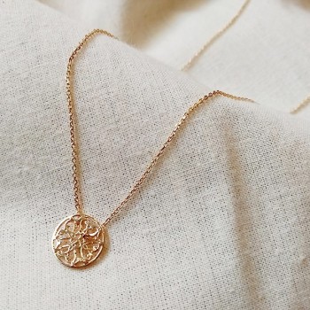 Collier médaille mini dentelle sur chaîne plaqué or - Bijoux fins et intemporels