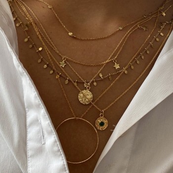 Collier petites étoiles sur chaine fine en plaqué or - Bijoux fins et tendances