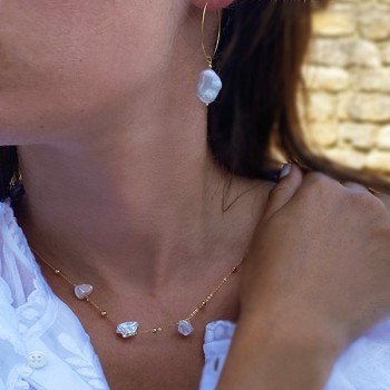 Créoles 25 mm en plaqué or perles d'eau douce baroques nacrées irrégulières pendantes - Bijoux fins de créateur