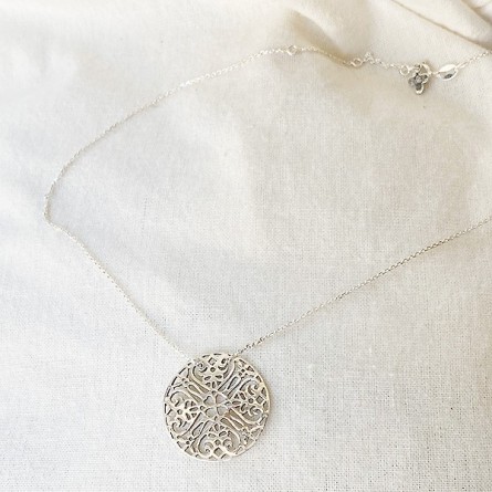 Collier médaille ronde dentelle sur chaîne  en argent - Bijoux fins et intemporels