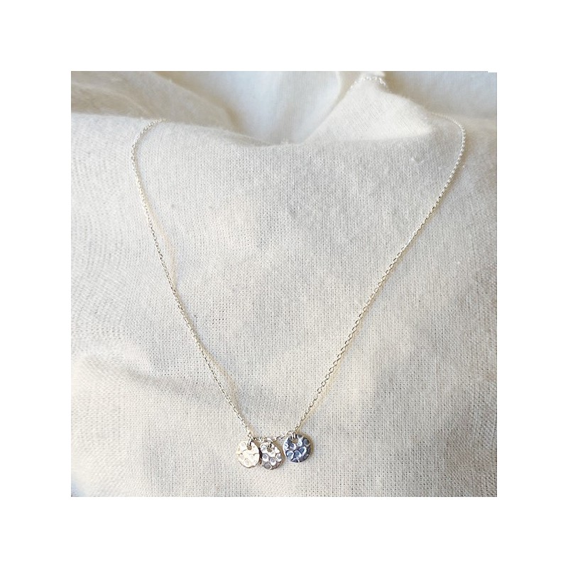Collier sur chaine trois médailles rondes martelées en argent- Bijoux fins et tendances
