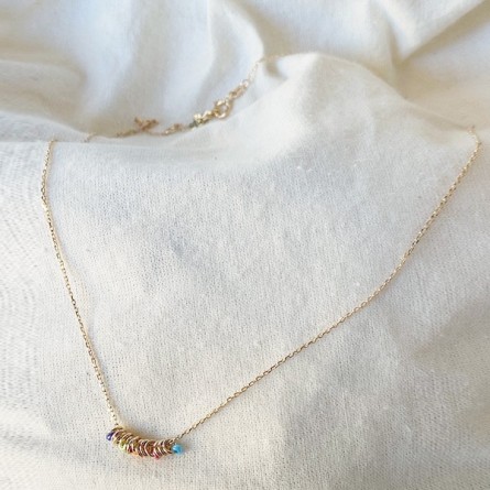 Collier anneaux perlés multicolores sur chaine en plaqué or - Bijoux fins et originaux