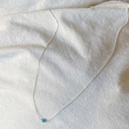 Collier Délicat en argent avec une pierre semi-précieuse en Turquoise - Bijoux fins et intemporels