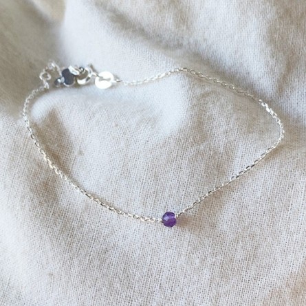 Bracelet Délicat en argent avec une pierre semi-précieuse en améthyste - Bijoux fins et intemporels