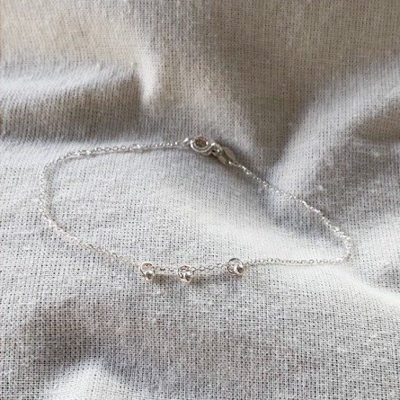 Bracelet sur chaine en argent avec 3 petits anneaux perlés - Bijoux fins et fantaisies